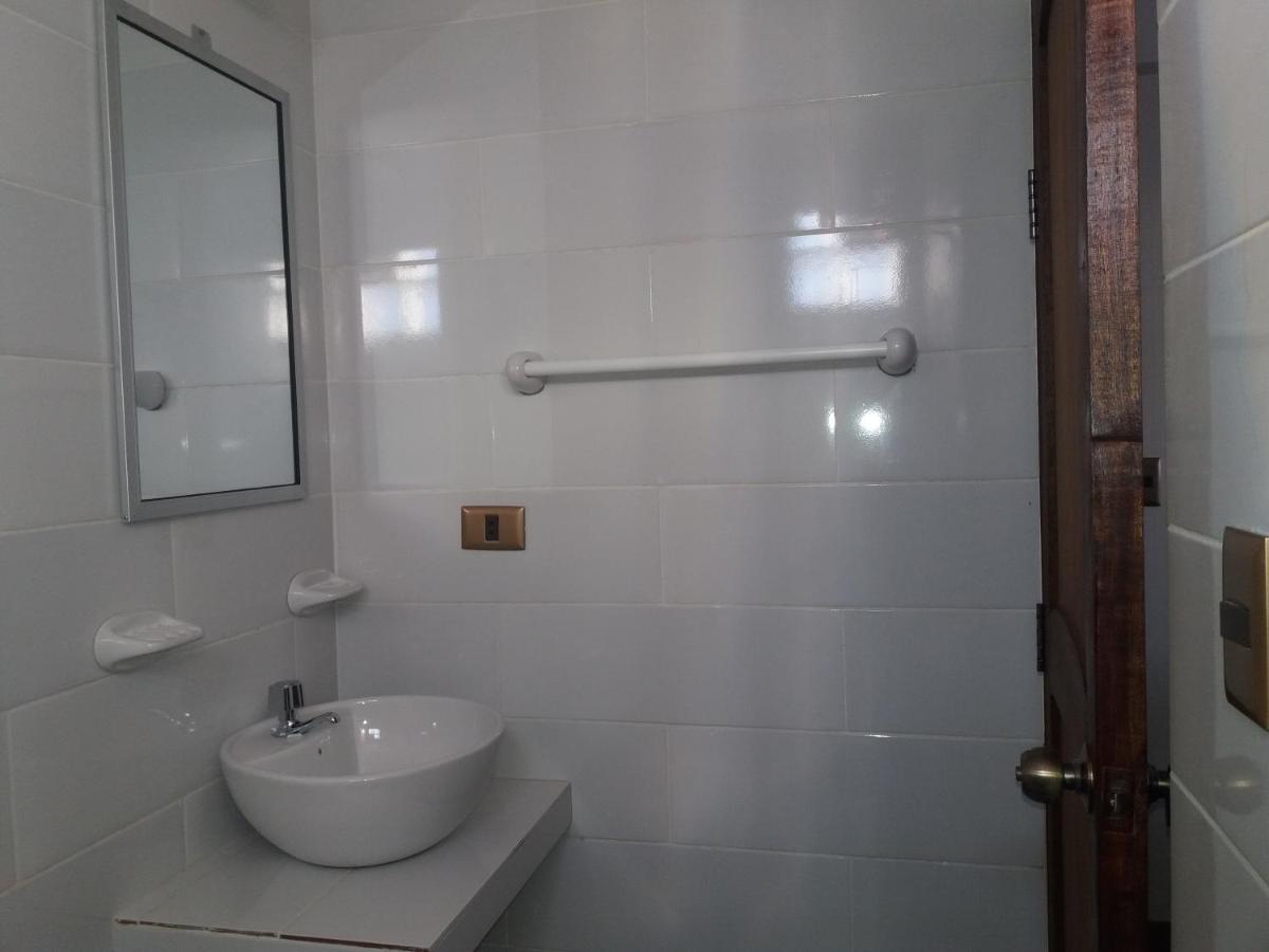 Hostal Jerian Уюни Екстериор снимка